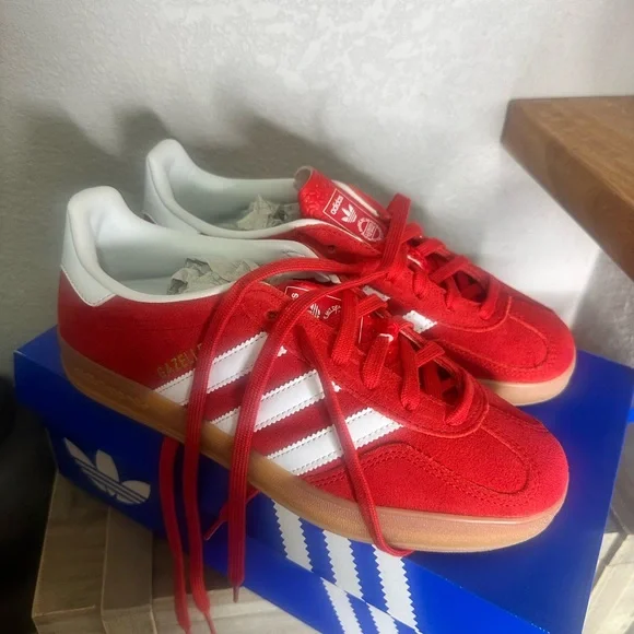 🆕 Adidas Gazelle Scarlet Red and White Shoes • M 7 • MSRP: $125 - Picture 6 of 7